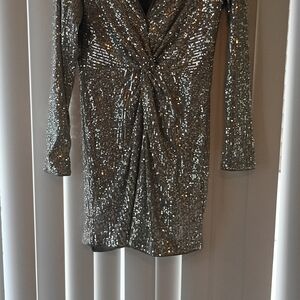 Silver sequined v-neck long sleeve mini dress size large bodycon Great For NYE!